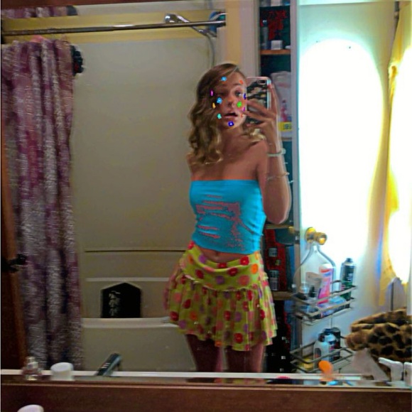 Green Ruffle Mini Skirt with Multicolored Floral Print ☘️💐 - Picture 4 of 4